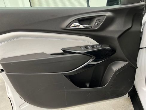 Used 2025 Chevrolet Trax LT w/ LT Convenience Package image 11