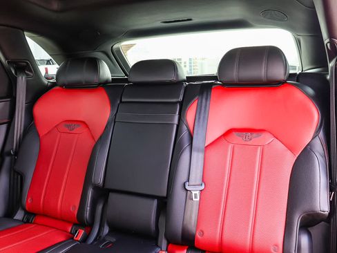 Used 2021 Bentley Bentayga AWD/4WD image 26