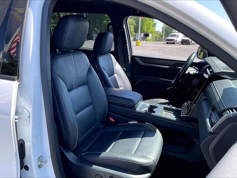 Used 2024 GMC Acadia Elevation AWD/4WD image 7