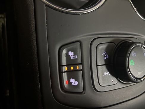 Used 2024 GMC Terrain SLT image 30