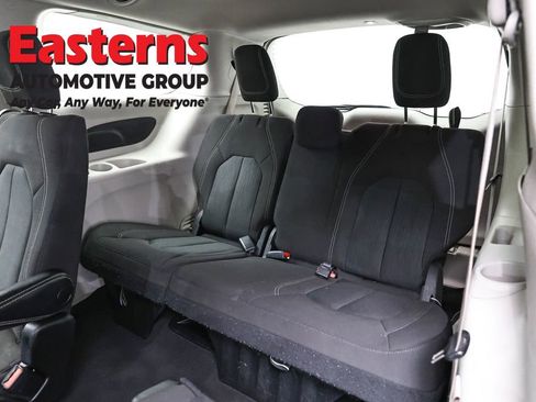 Used 2022 Chrysler Voyager LX FWD image 27