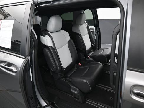 Certified 2026 Toyota Sienna XSE image 33