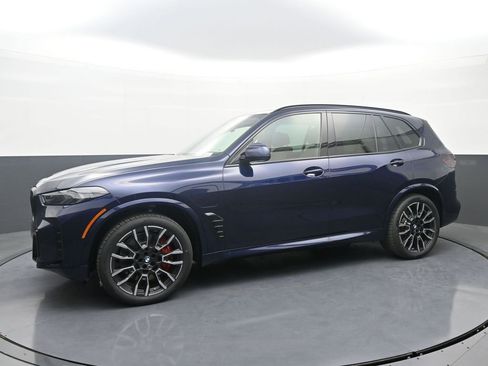 New 2026 BMW X5 xDrive50e w/ M Sport Package AWD/4WD image 4
