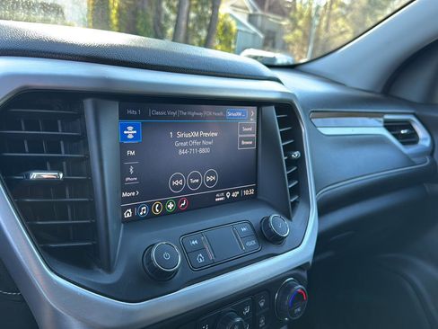 Used 2023 GMC Acadia SLE image 21