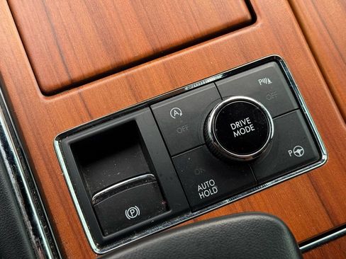 Used 2019 Lincoln Navigator Reserve AWD/4WD image 12