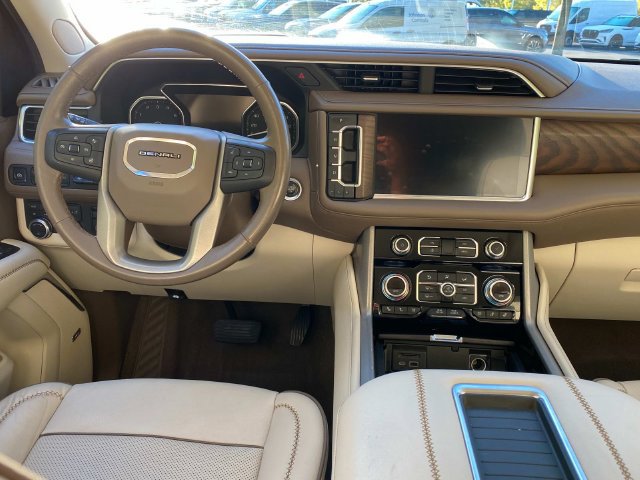 Used 2021 GMC Yukon XL Denali w/ Denali Ultimate Package AWD/4WD image 8