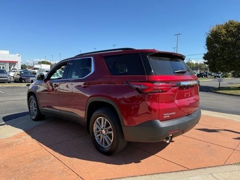 Used 2023 Chevrolet Traverse LT image 4