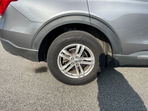 Used 2022 Ford Explorer XLT image 31