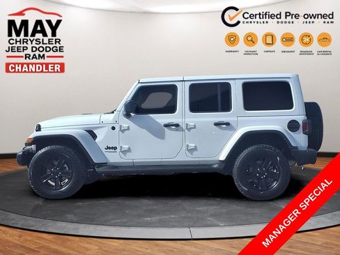 Used 2022 Jeep Wrangler Unlimited Sahara AWD/4WD image 16