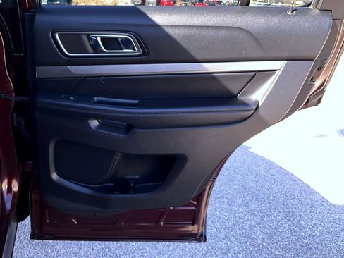 Used 2018 Ford Explorer XLT w/ Equipment Group 202A image 18