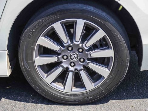Certified 2020 Toyota Sienna Limited w/ Preferred Accessory Package FWD image 9