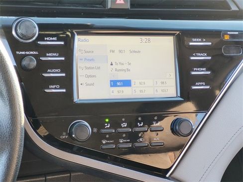 Used 2018 Toyota Camry LE image 21