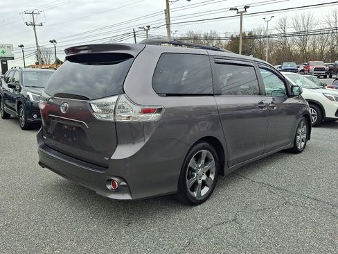 Used 2011 Toyota Sienna SE image 4
