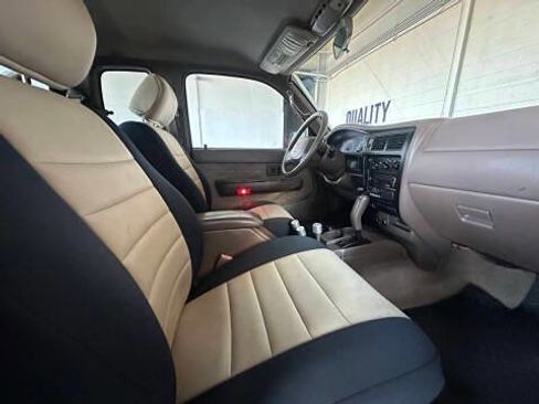 Used 2000 Toyota Tacoma PreRunner RWD image 14