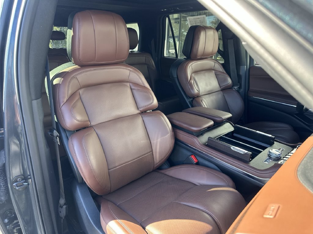 Used 2025 Lincoln Navigator L Reserve AWD/4WD image 28