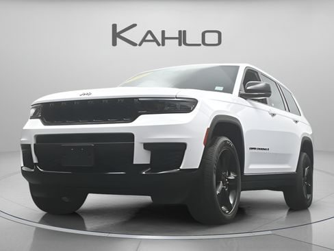 Used 2023 Jeep Grand Cherokee L Laredo AWD/4WD image 33