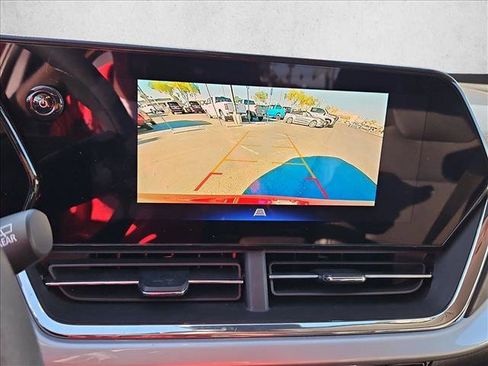 Used 2025 Chevrolet Trax LT FWD image 13