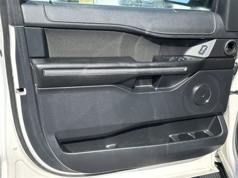 Used 2018 Ford Expedition XLT w/ Cargo Package image 19