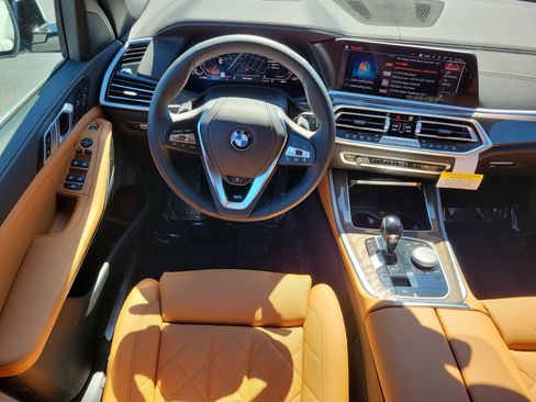 Used 2023 BMW X5 xDrive40i w/ Luxury Seating Package image 15