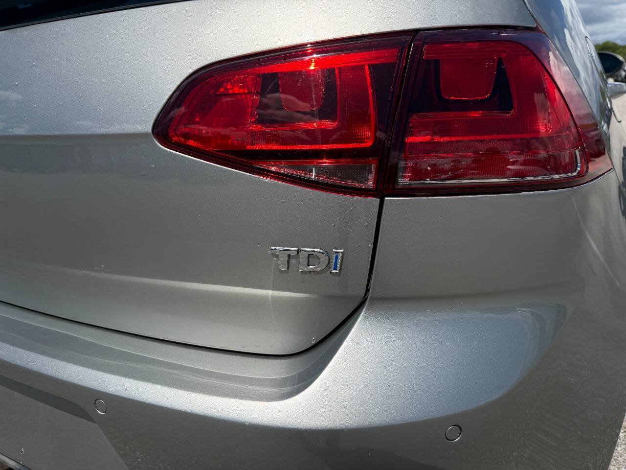 Used 2015 Volkswagen Golf TDI S FWD image 5