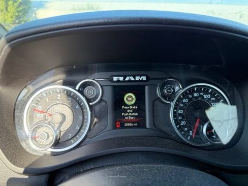 Used 2022 RAM 2500 Tradesman w/ Chrome Appearance Group AWD/4WD image 5