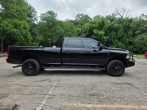 Used 2018 RAM 2500 Tradesman w/ Chrome Appearance Group AWD/4WD image 3