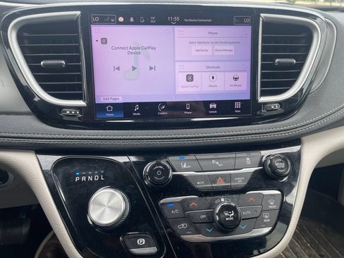Used 2022 Chrysler Pacifica Touring-L FWD image 18