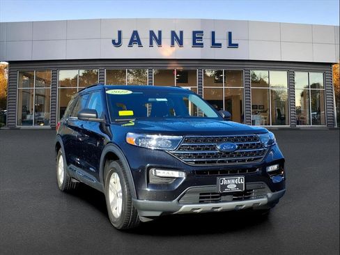 Used 2022 Ford Explorer XLT w/ Equipment Group 202A image 3