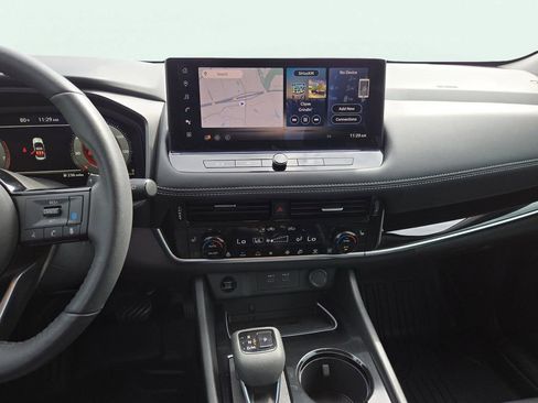 Used 2024 Nissan Rogue SL w/ SL Premium Package image 25