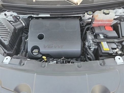 Used 2022 Chevrolet Traverse LT image 24