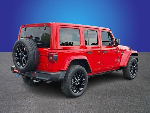 Used 2024 Jeep Wrangler Unlimited Sahara AWD/4WD image 4