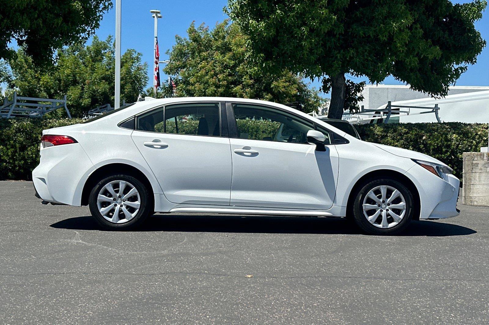 Used 2023 Toyota Corolla Hybrid Sedan FWD image 2