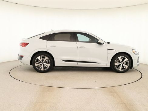 Used 2024 Audi Q8 e-tron Premium Plus w/ Premium Plus Package image 8