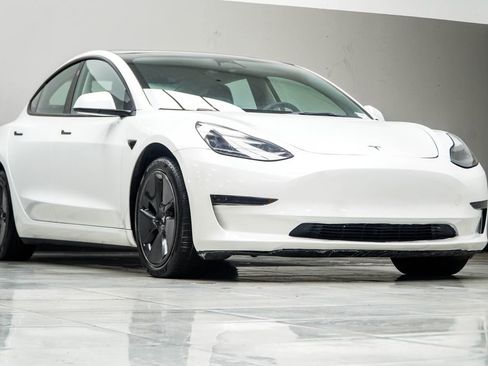 Used 2023 Tesla Model 3 Standard Range RWD image 4