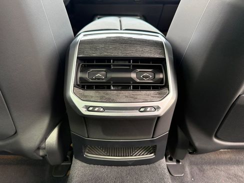 Used 2023 BMW 740i image 30