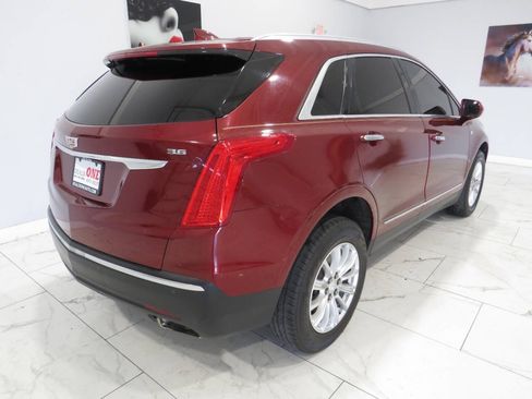 Used 2017 Cadillac XT5 FWD image 3