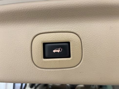 Used 2016 Nissan Quest SL FWD image 23