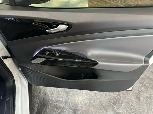 Used 2022 Volkswagen ID.4 Pro image 11