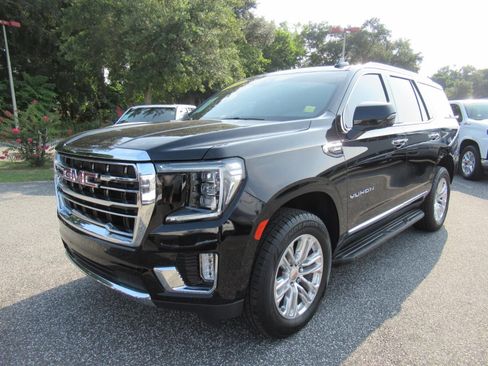 Used 2022 GMC Yukon SLT w/ SLT Luxury Package RWD image 3