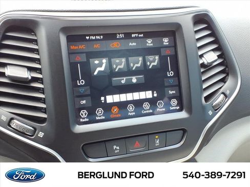 Used 2021 Jeep Cherokee Latitude Lux w/ Comfort/Convenience Group AWD/4WD image 22
