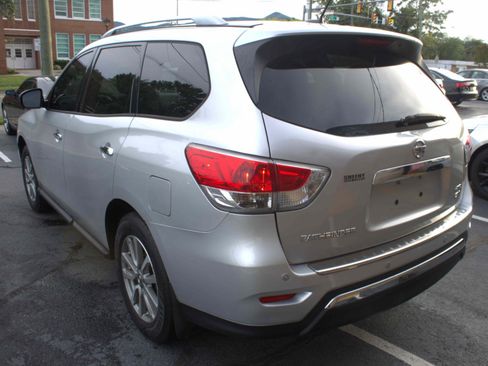 Used 2014 Nissan Pathfinder SV image 7
