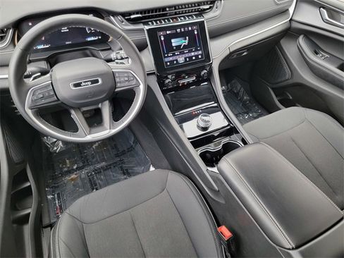 Certified 2023 Jeep Grand Cherokee Laredo X image 38