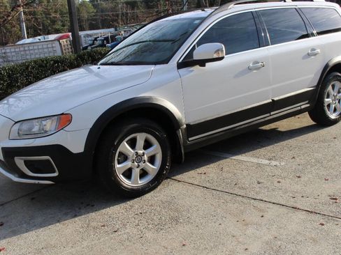 Used 2013 Volvo XC70 3.2 image 1