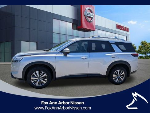 Certified 2025 Nissan Pathfinder SL w/ Cargo Package AWD/4WD image 2