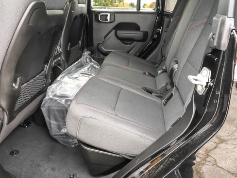 New 2025 Jeep Gladiator Rubicon w/ Convenience Group image 8