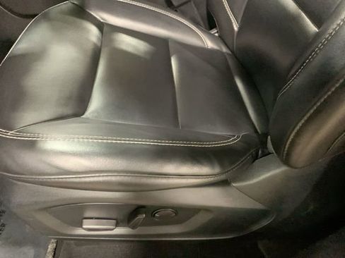 Used 2022 Ford Explorer XLT w/ Equipment Group 202A image 10