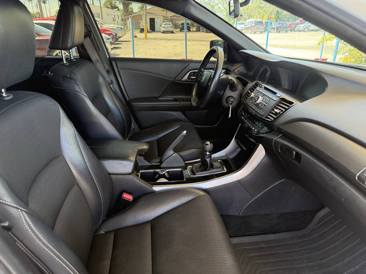 Used 2017 Honda Accord Sport image 11
