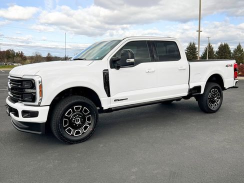 Used 2025 Ford F250 Platinum image 14