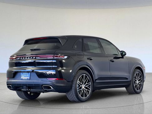 Certified 2026 Porsche Cayenne AWD/4WD image 8