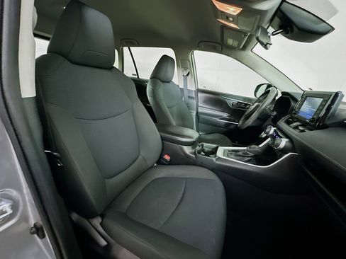 Used 2020 Toyota RAV4 LE image 28